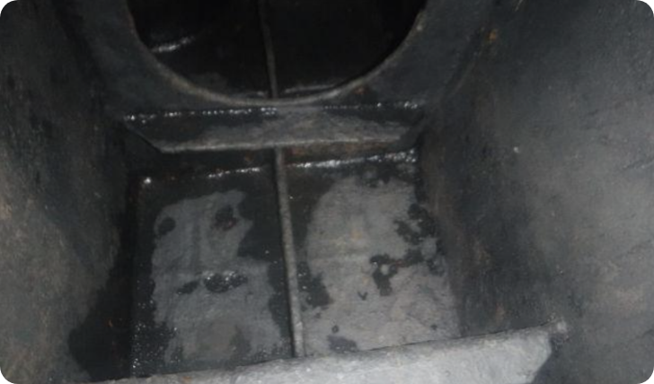 塗装が施された清掃後の清水タンク内部の様子